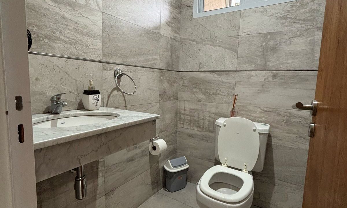 b0665f23-25e2-4fa3-98e7-56b25e63bfe6